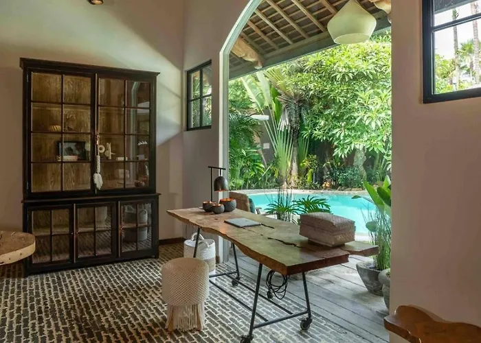 Tropical Escape In Villa Canggu